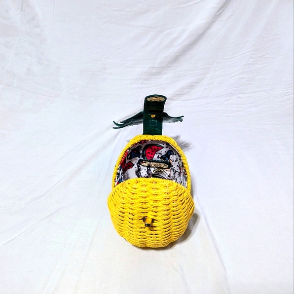 Betsey Johnson wicker pineapple handbag - Picture 4 of 8